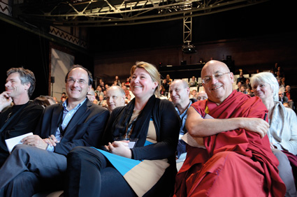 Auf dem Weg zu einer spirituellen Gesprächskultur? Eine Bestandsaufnahme Mind & Life-Symposium: v.l.n.r. Prof. Dr. Martijn van Beek, Prof. Dr. Dennis J. Snower, Prof. Dr. Tania Singer, Dr. Matthieu Richard
