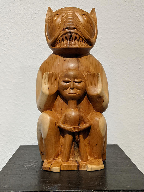 Schamanistische Holzstatue zum Thema Trance
